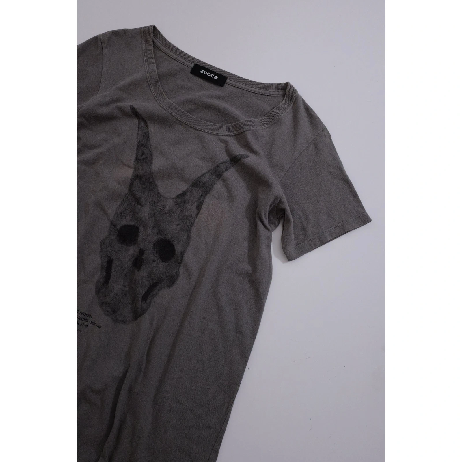 ZUCCA Tee shirt Gris vintage, passéist — photo 2