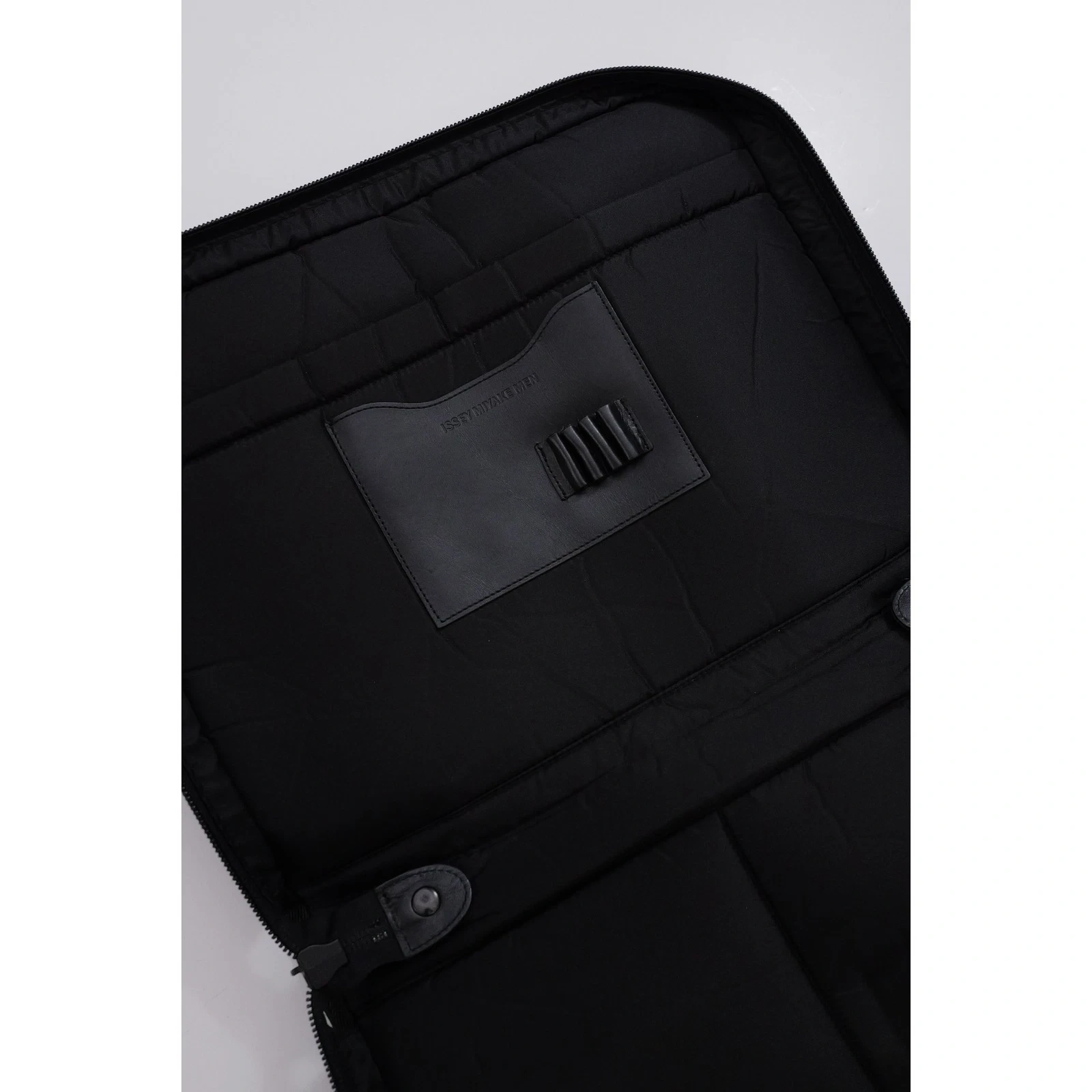 ISSEY MIYAKE Cartable Noir vintage, passéist — photo 12