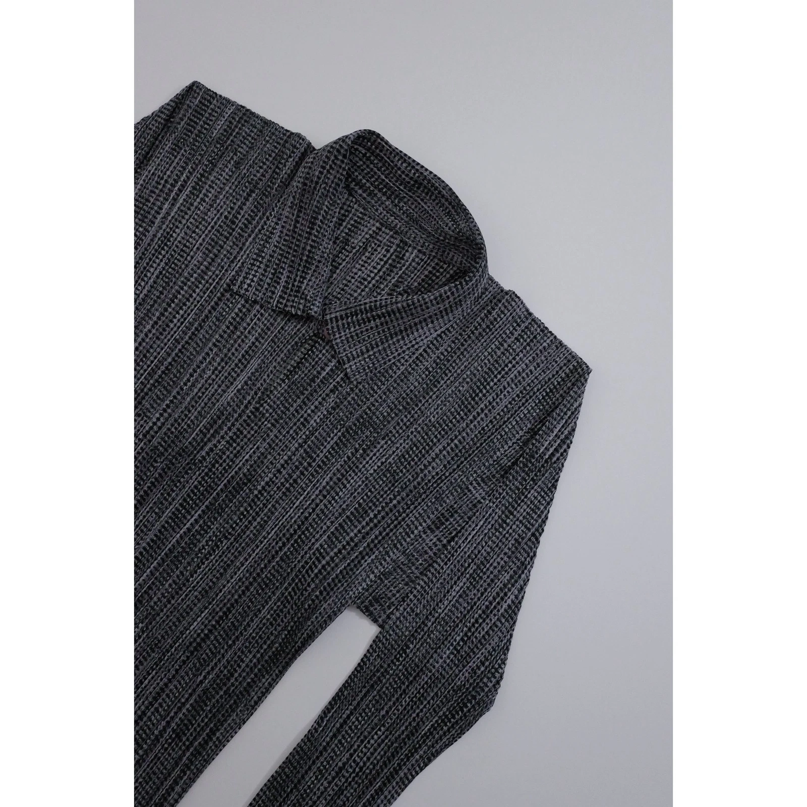 ISSEY MIYAKE Blouse Gris vintage, passéist — photo 2
