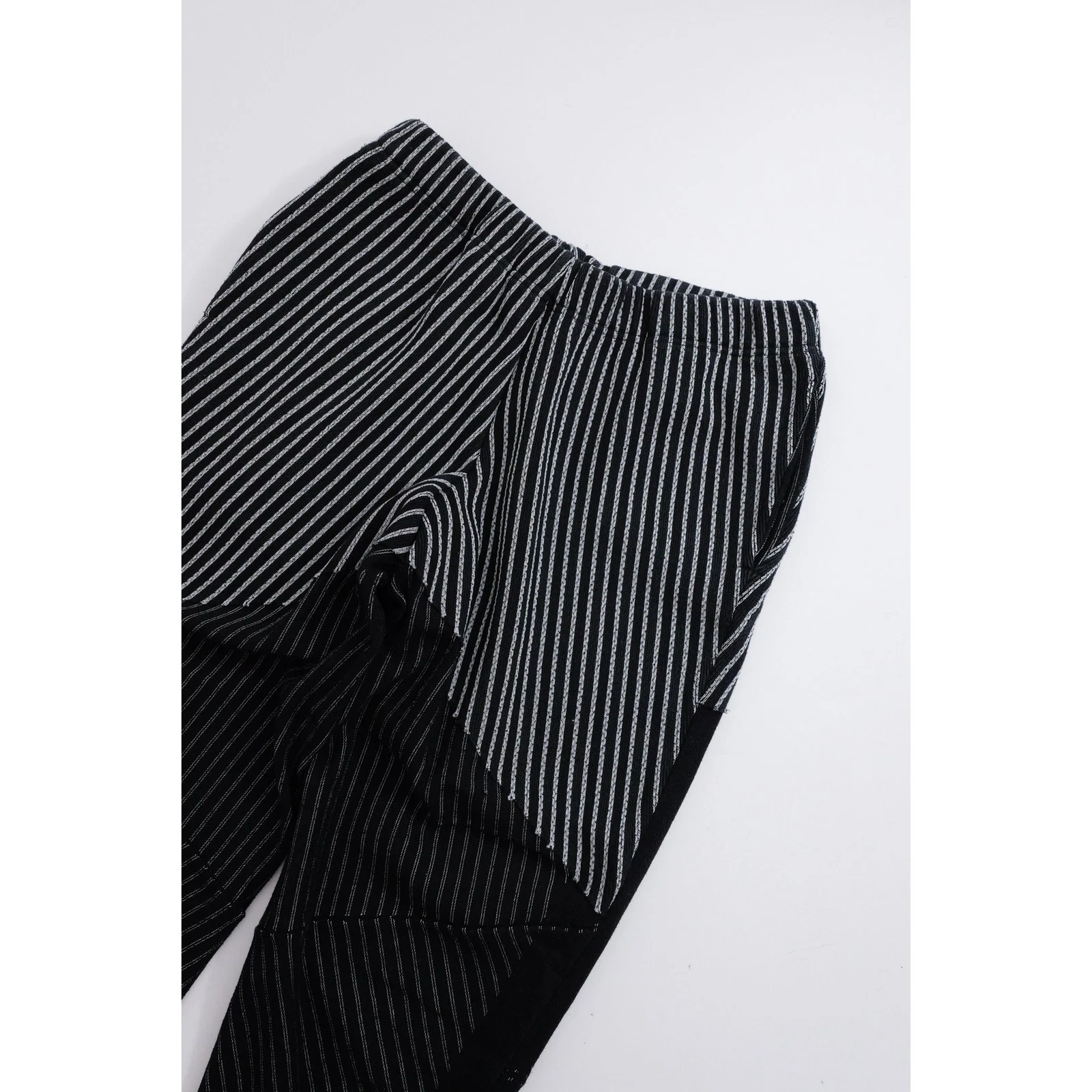 ISSEY MIYAKE Pantalon court Gris vintage, passéist — photo 2