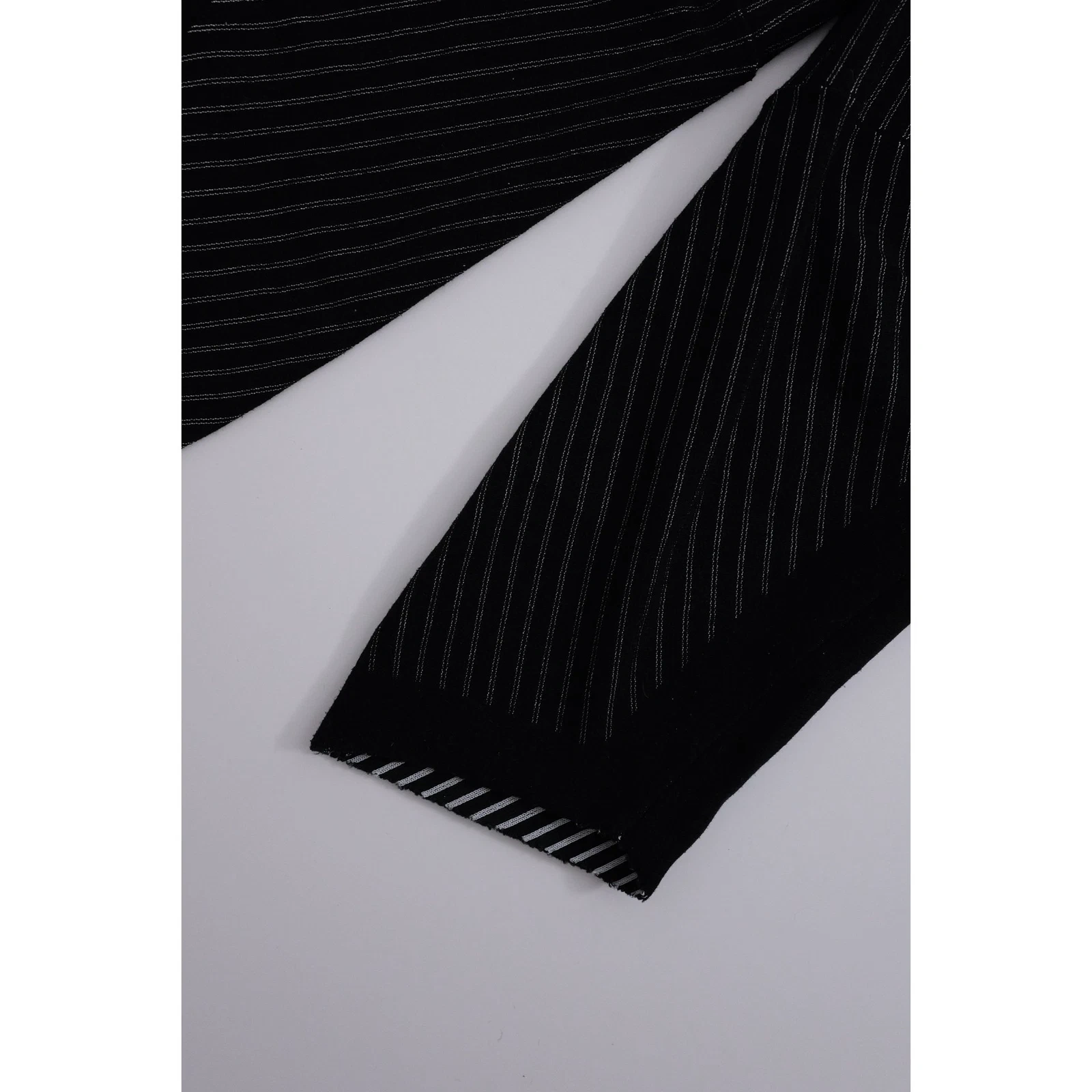 ISSEY MIYAKE Pantalon court Gris vintage, passéist — photo 3