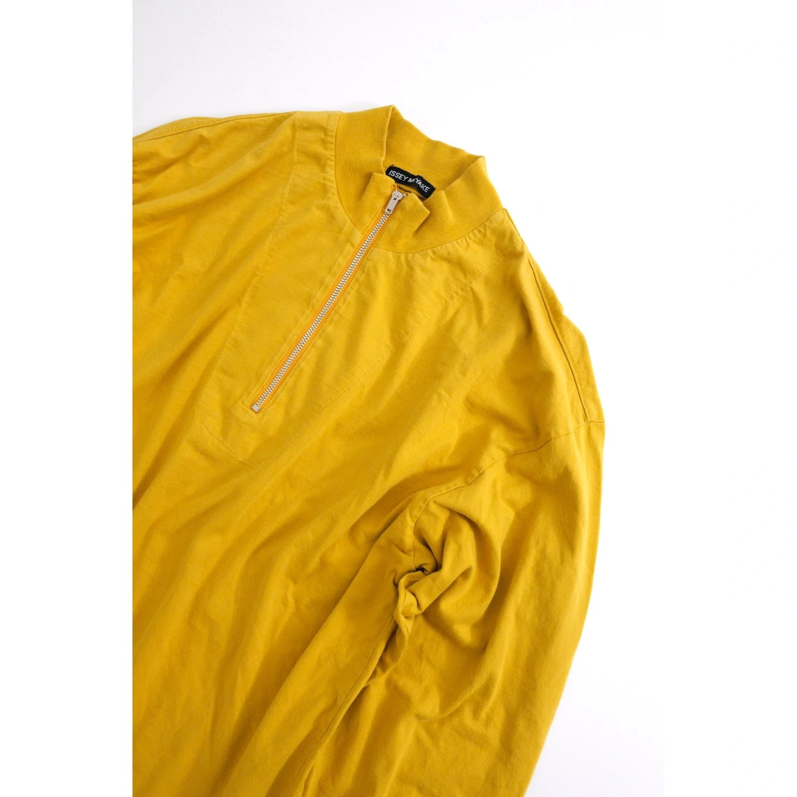 ISSEY MIYAKE Polo Jaune vintage, passéist — photo 2