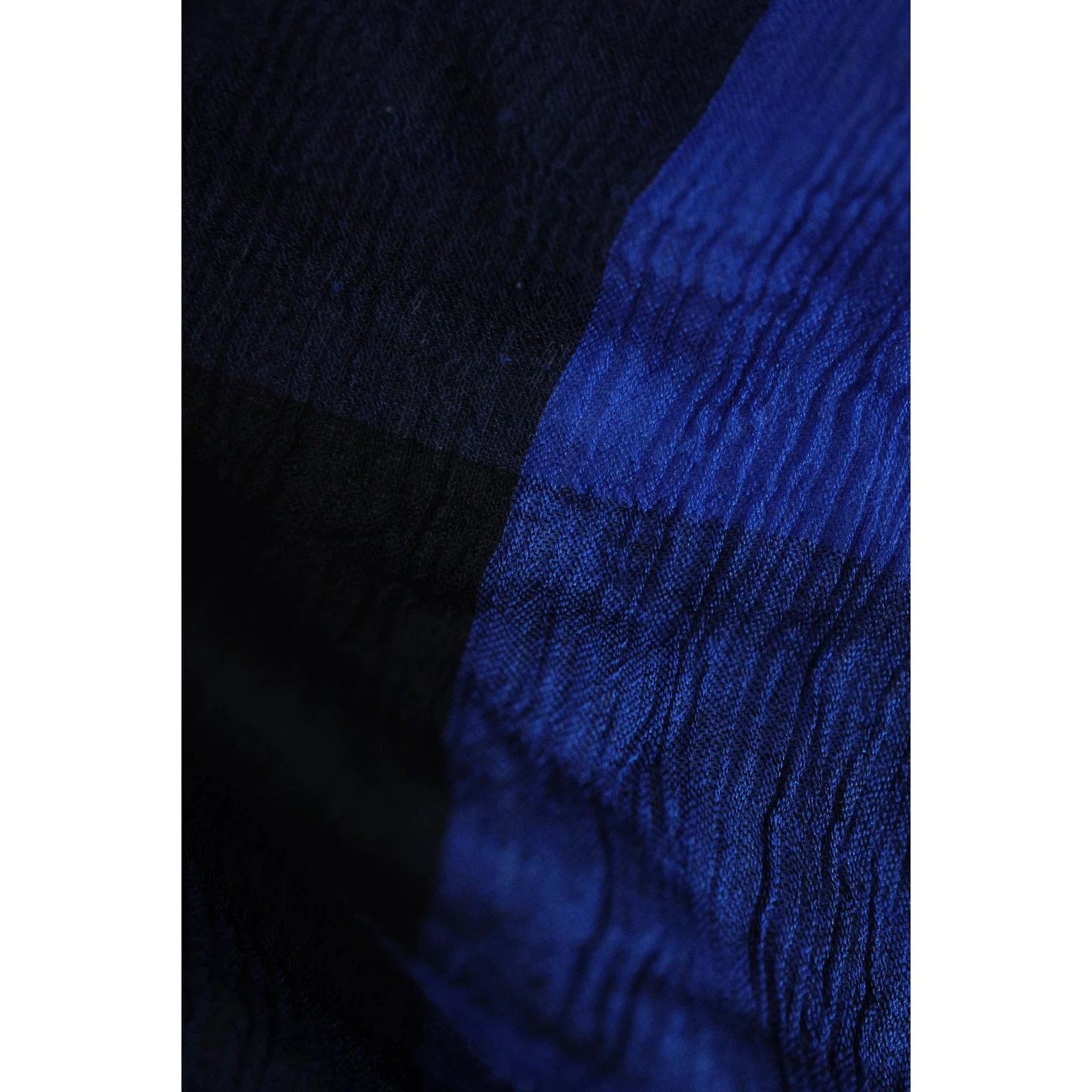 ISSEY MIYAKE Echarpe en soie Marine vintage, passéist — photo 8