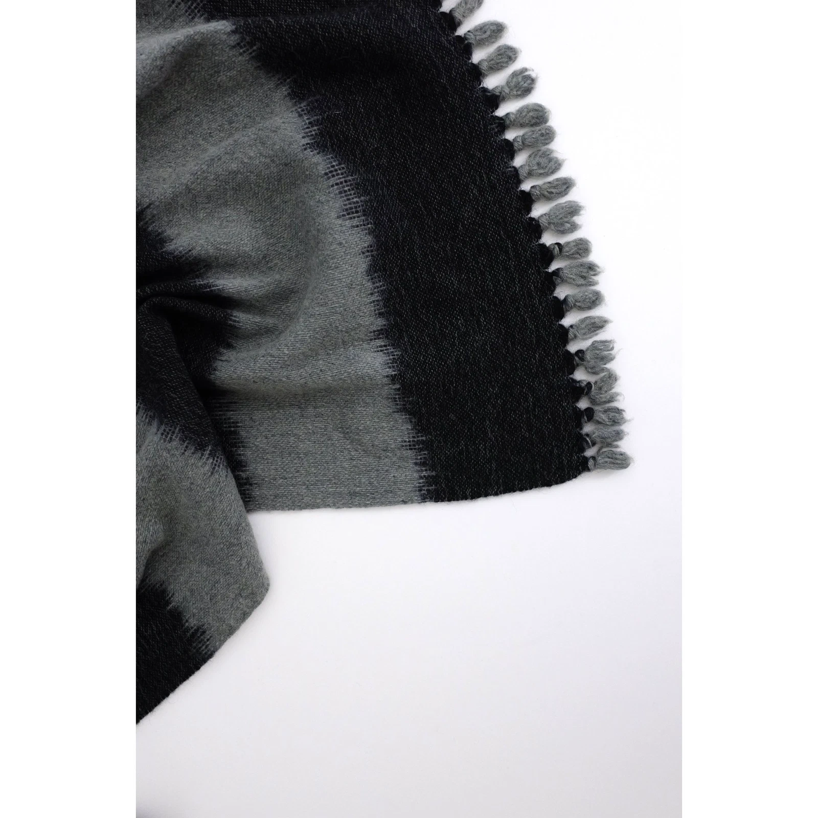ISSEY MIYAKE Echarpe en laine Anthracite vintage, passéist — photo 3