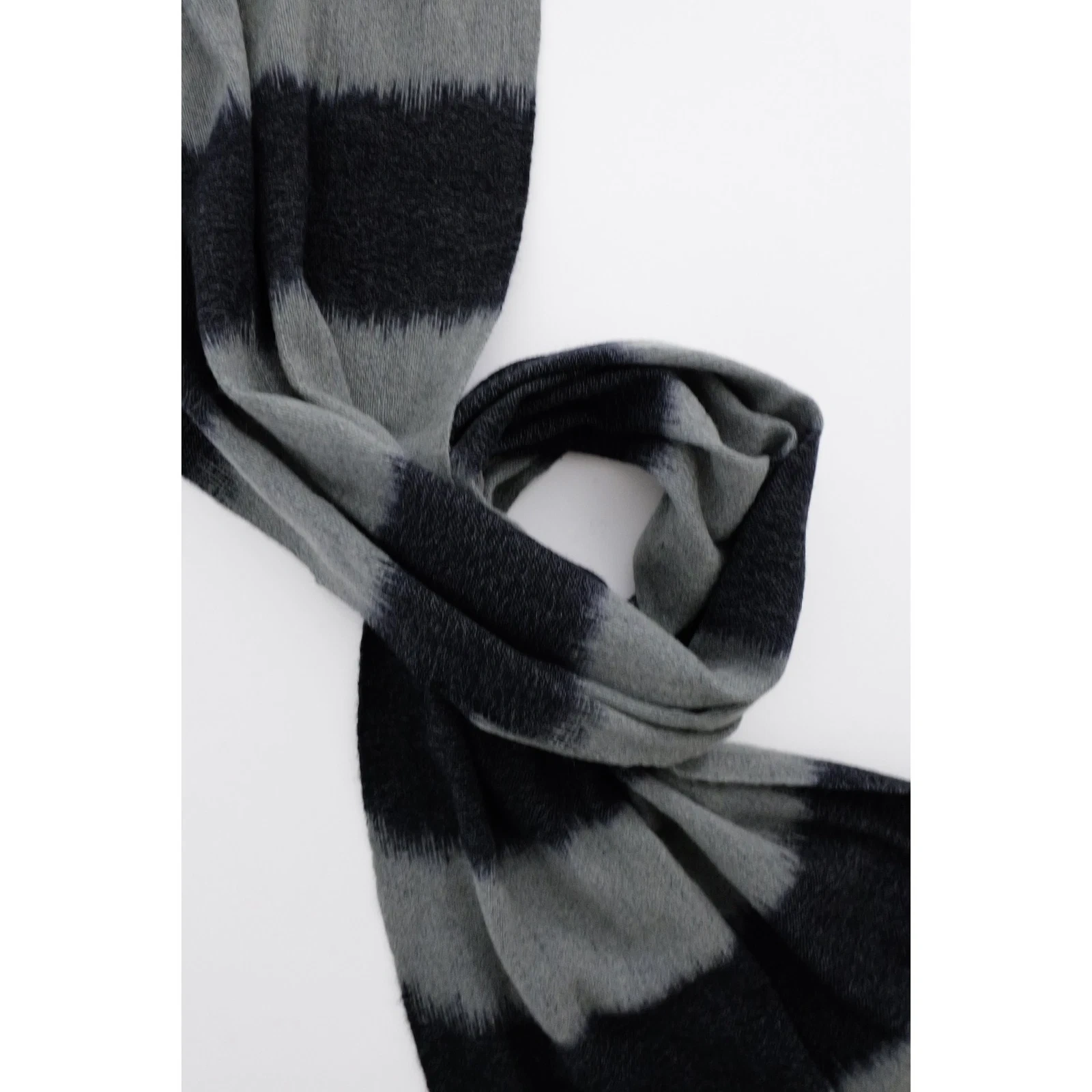 ISSEY MIYAKE Echarpe en laine Anthracite vintage, passéist — photo 10