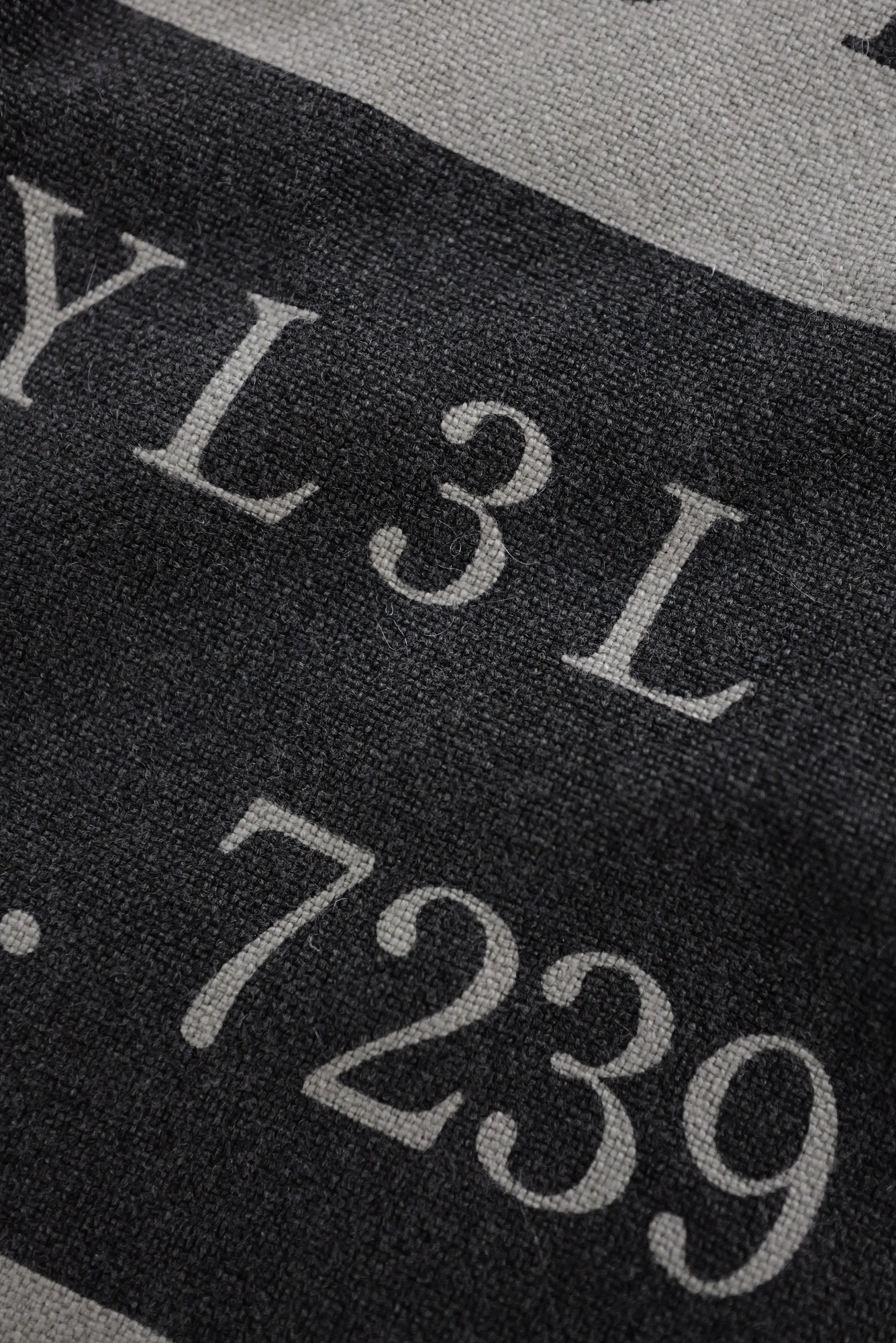 YOHJI YAMAMOTO Echarpe en soie Gris vintage, passéist — photo 6