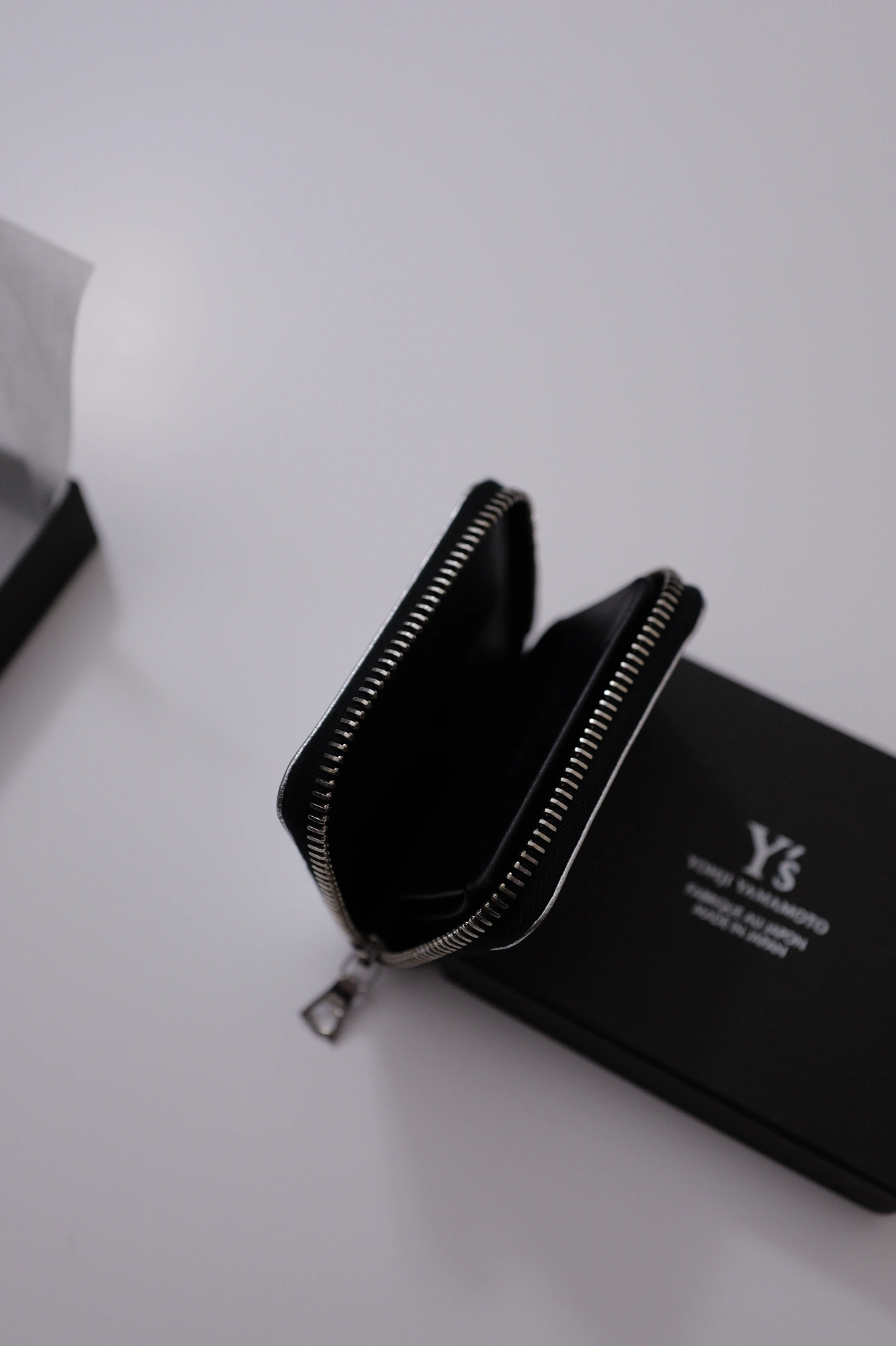 YOHJI YAMAMOTO Portefeuille en cuir verni Métal vintage, passéist — photo 7