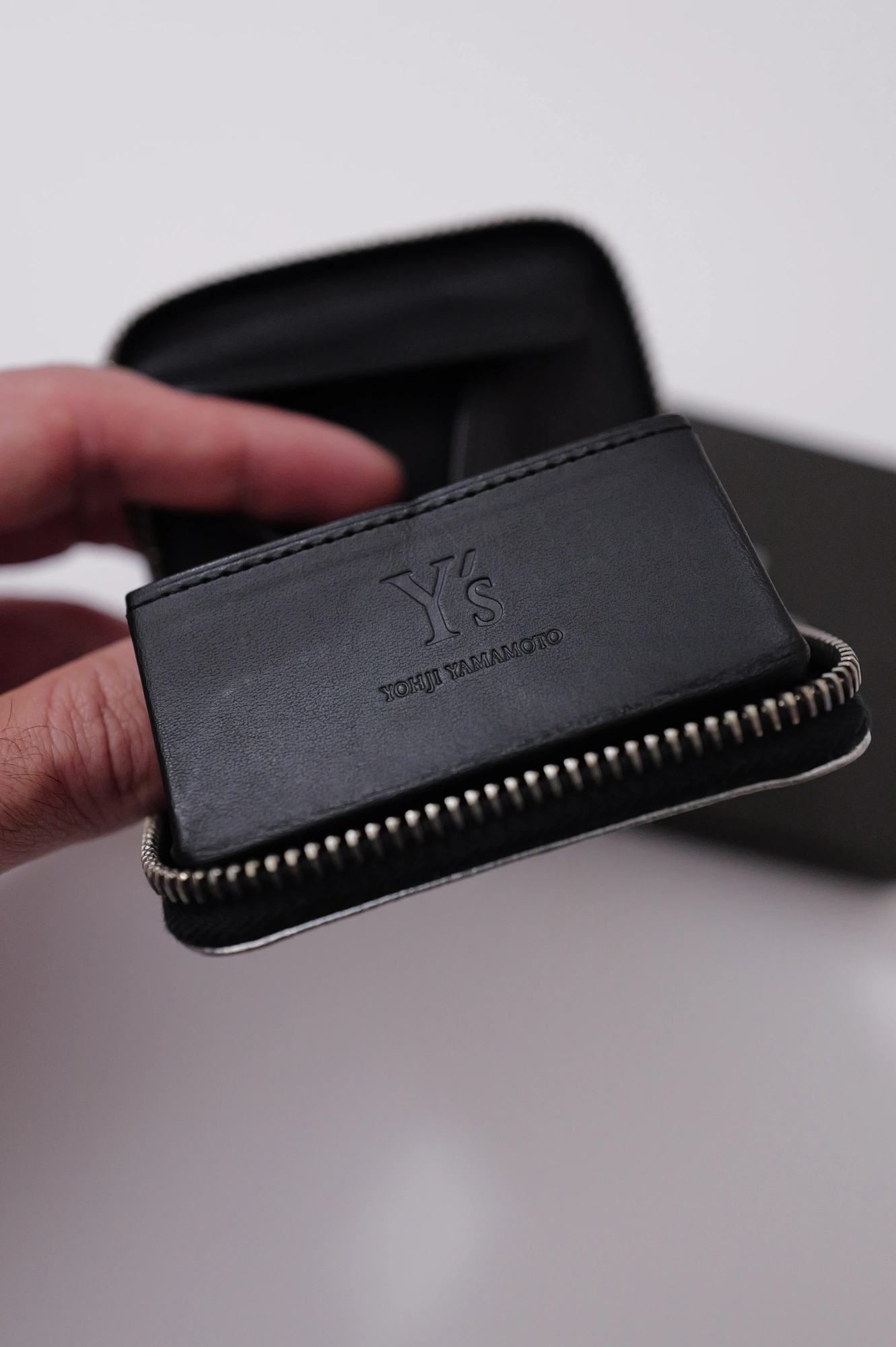 YOHJI YAMAMOTO Portefeuille en cuir verni Métal vintage, passéist — photo 9