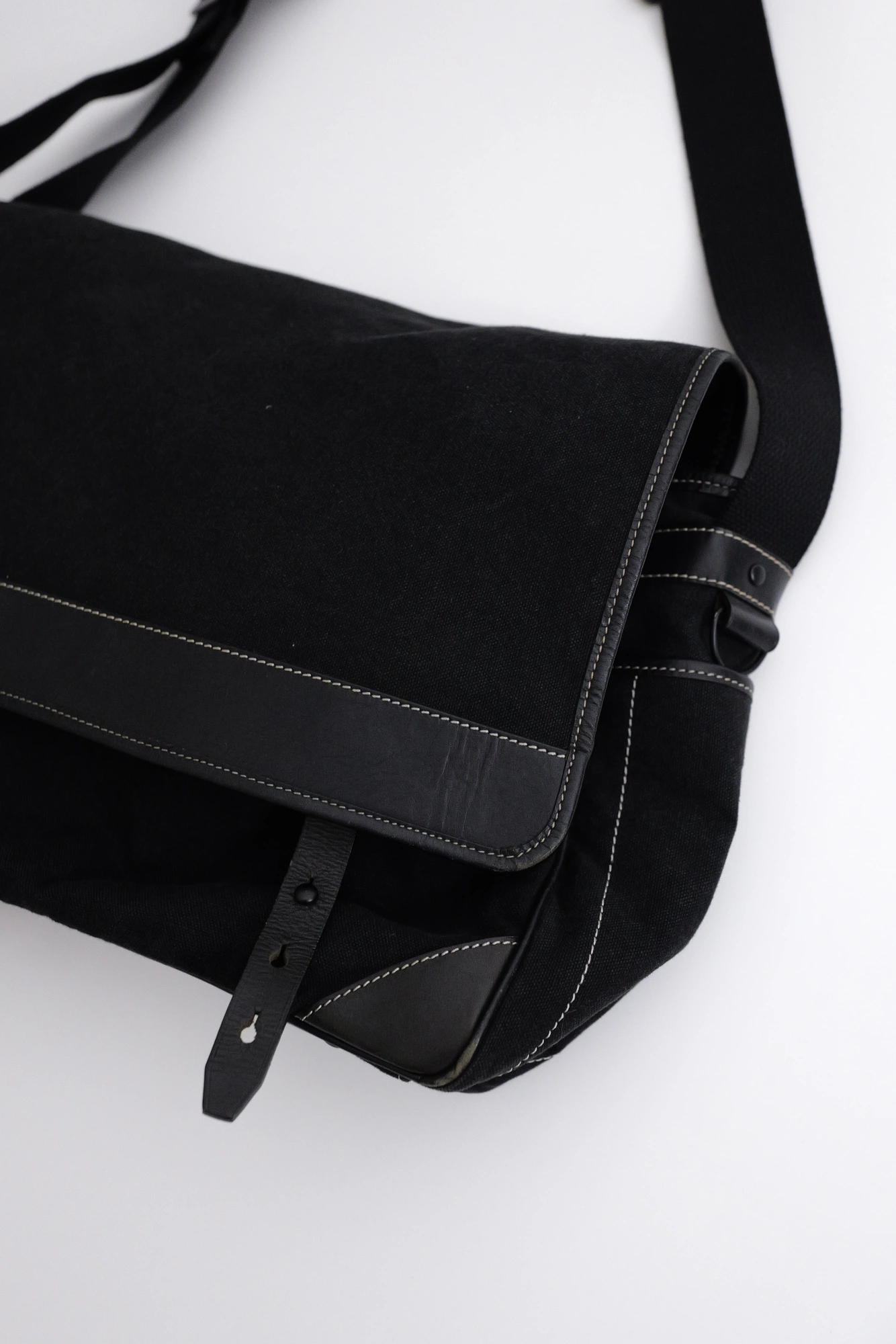 ISSEY MIYAKE Cartable en toile Noir vintage, passéist — photo 2