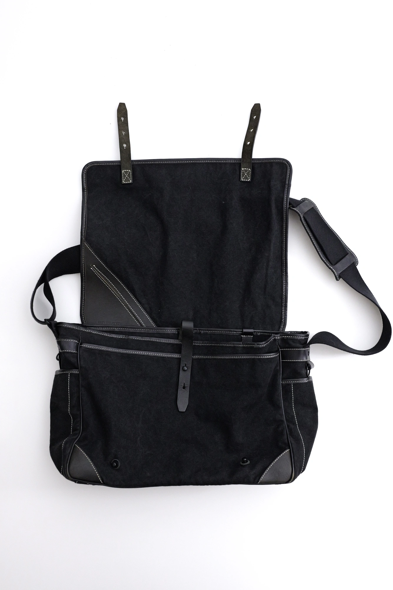 ISSEY MIYAKE Cartable en toile Noir vintage, passéist — photo 12