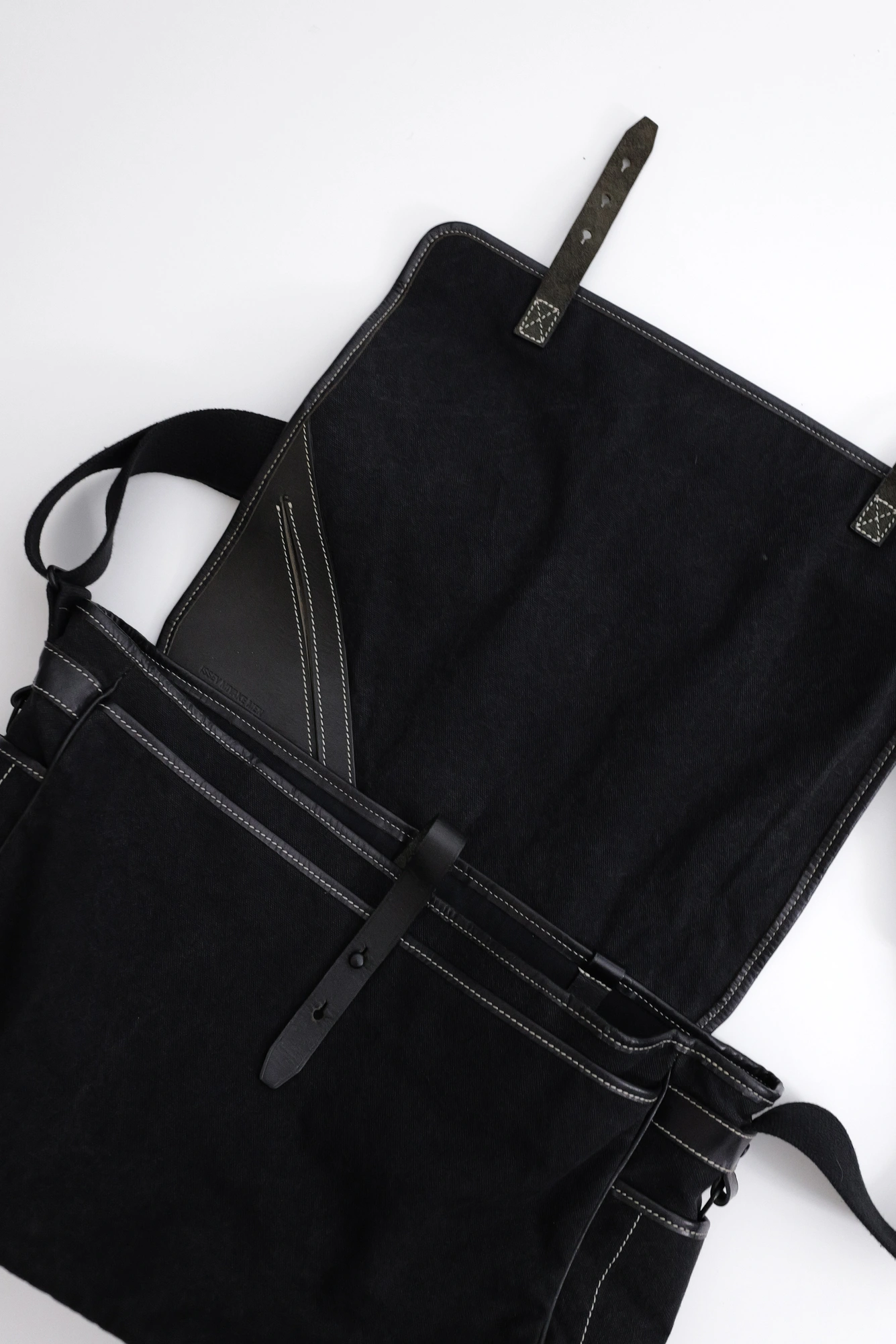 ISSEY MIYAKE Cartable en toile Noir vintage, passéist — photo 13