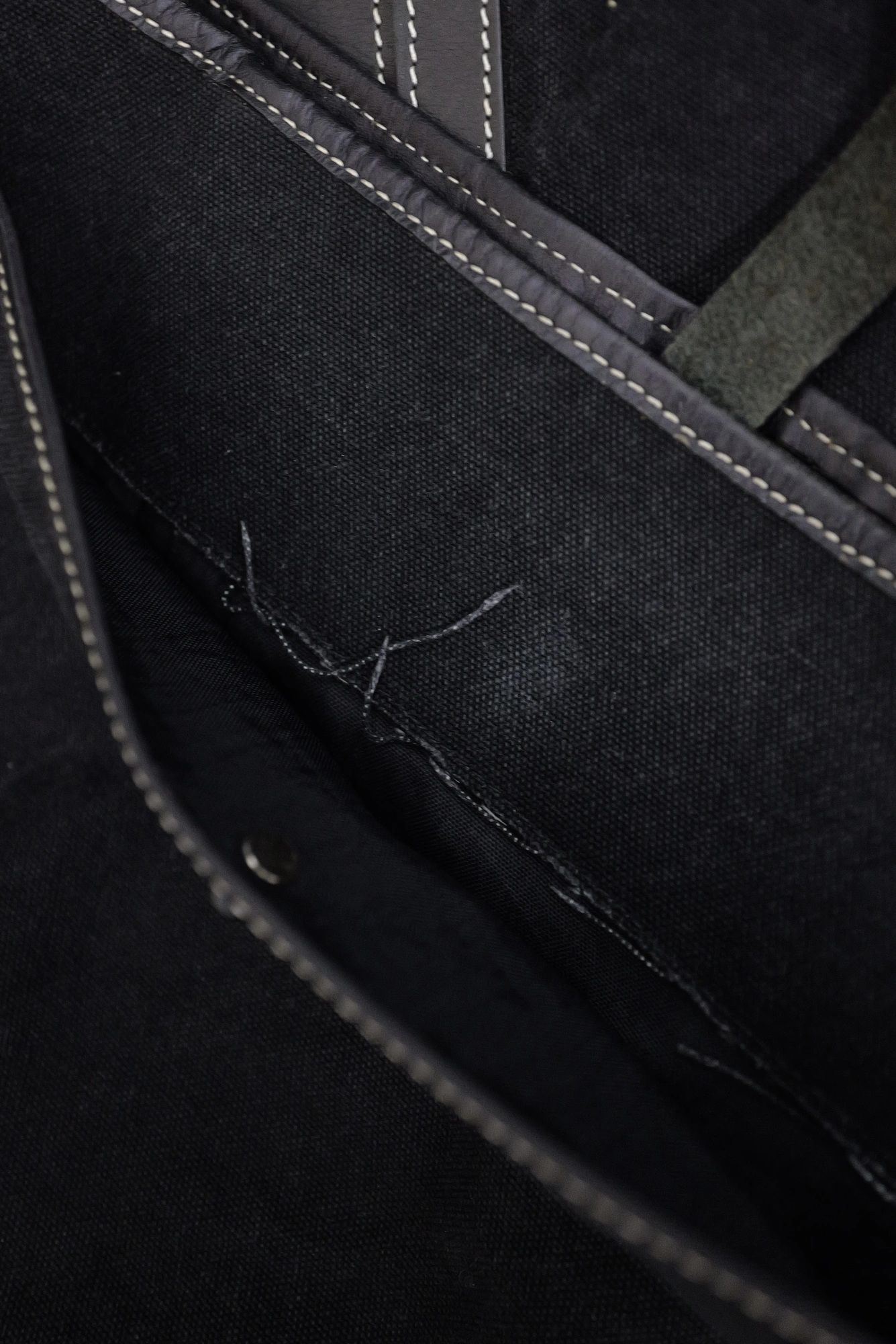 ISSEY MIYAKE Cartable en toile Noir vintage, passéist — photo 15