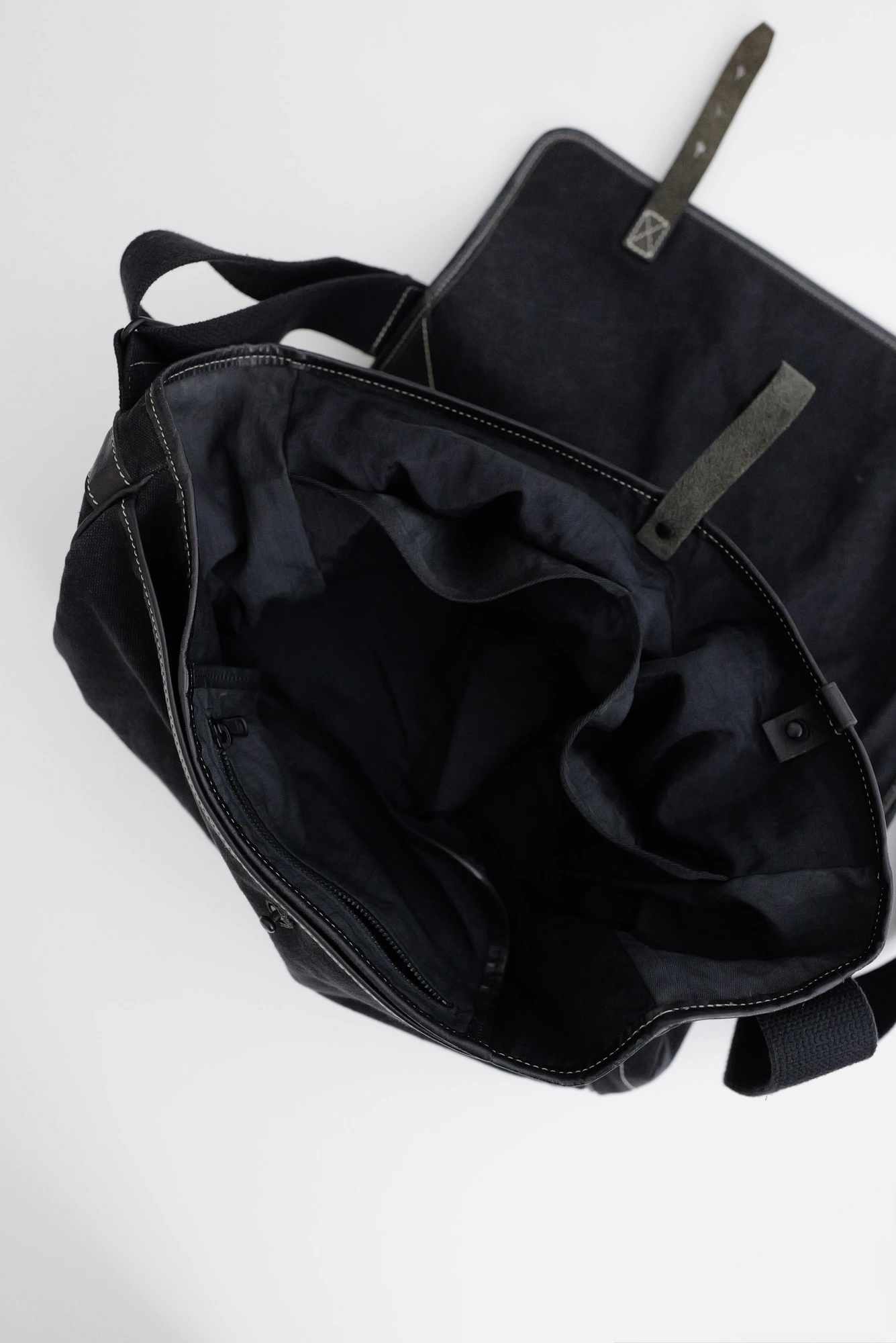 ISSEY MIYAKE Cartable en toile Noir vintage, passéist — photo 16