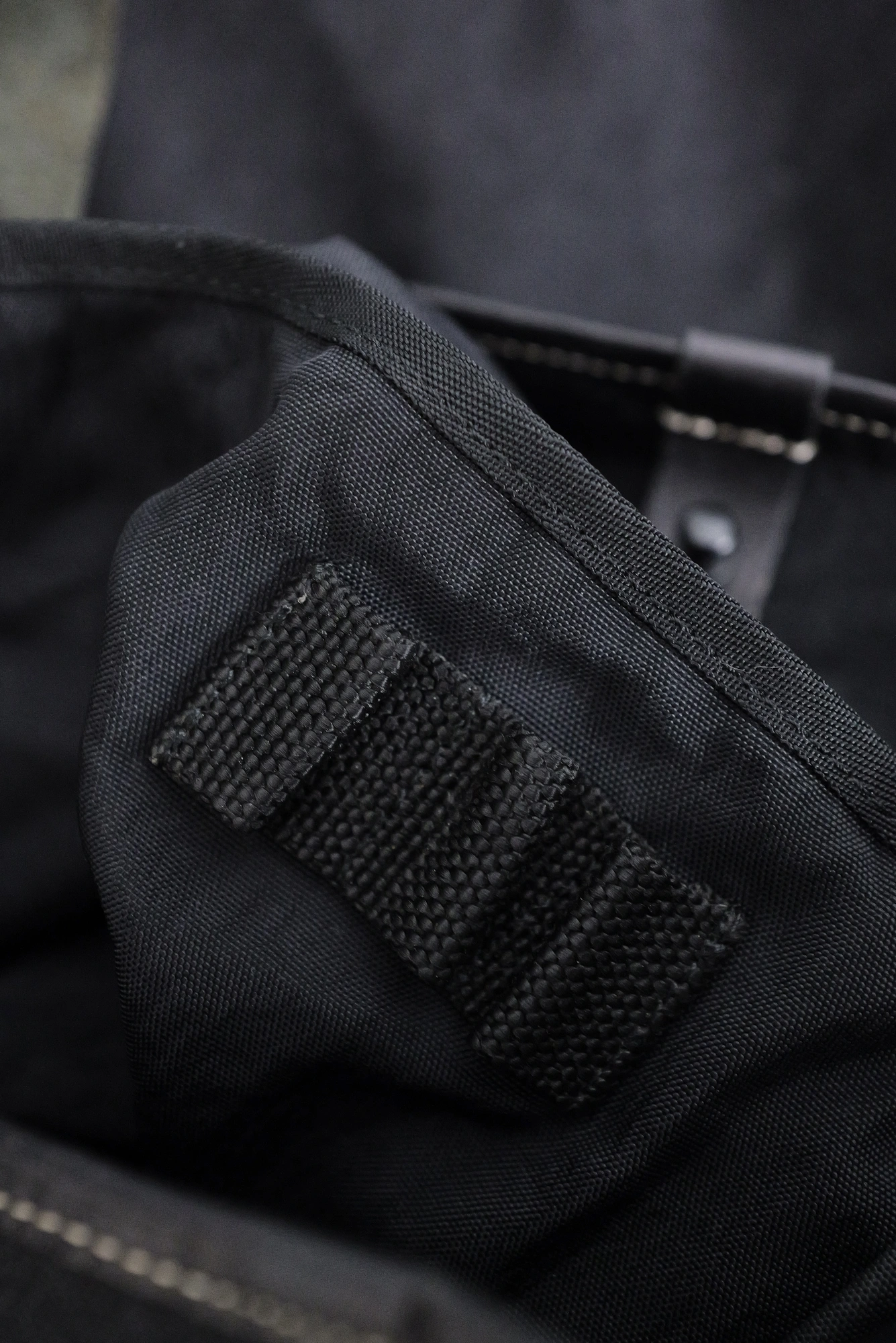 ISSEY MIYAKE Cartable en toile Noir vintage, passéist — photo 18