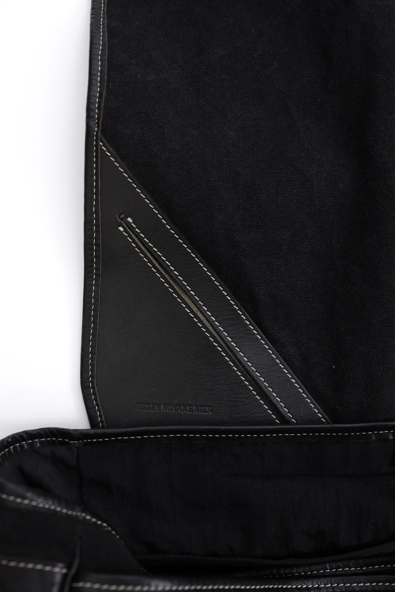 ISSEY MIYAKE Cartable en toile Noir vintage, passéist — photo 19