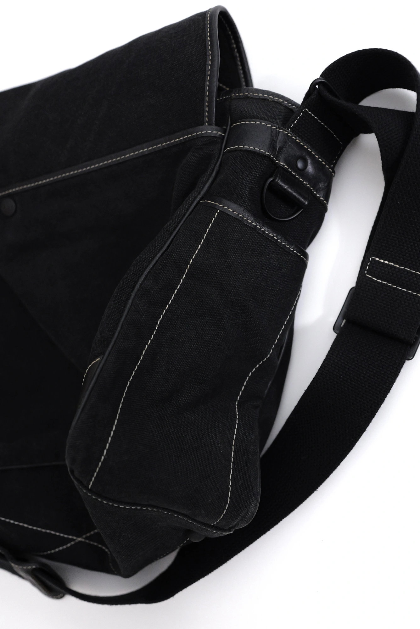 ISSEY MIYAKE Cartable en toile Noir vintage, passéist — photo 23