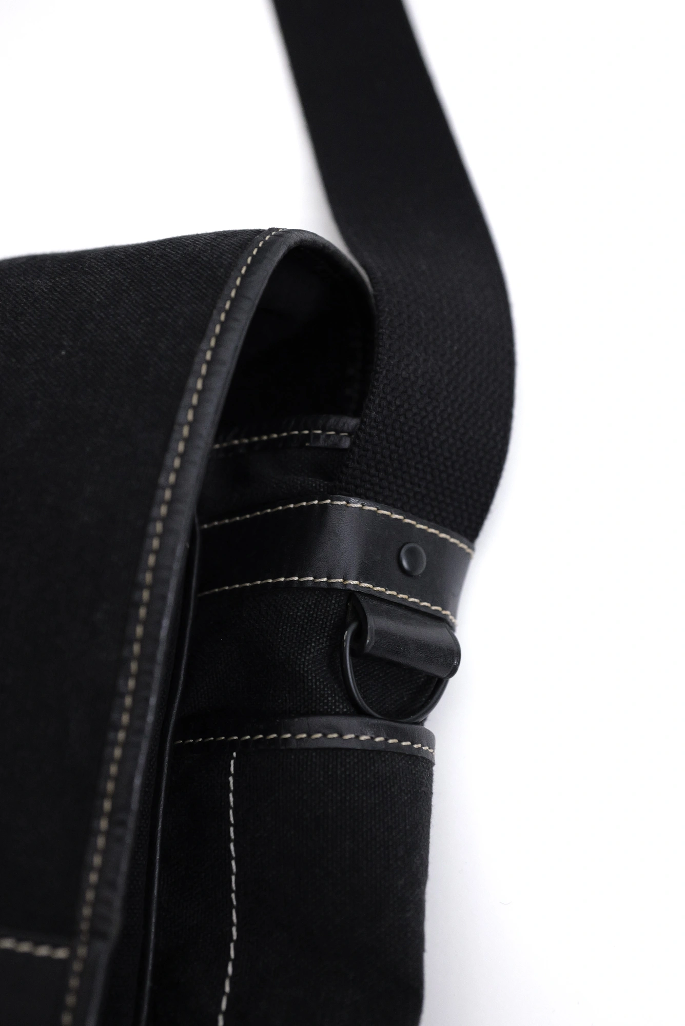 ISSEY MIYAKE Cartable en toile Noir vintage, passéist — photo 4