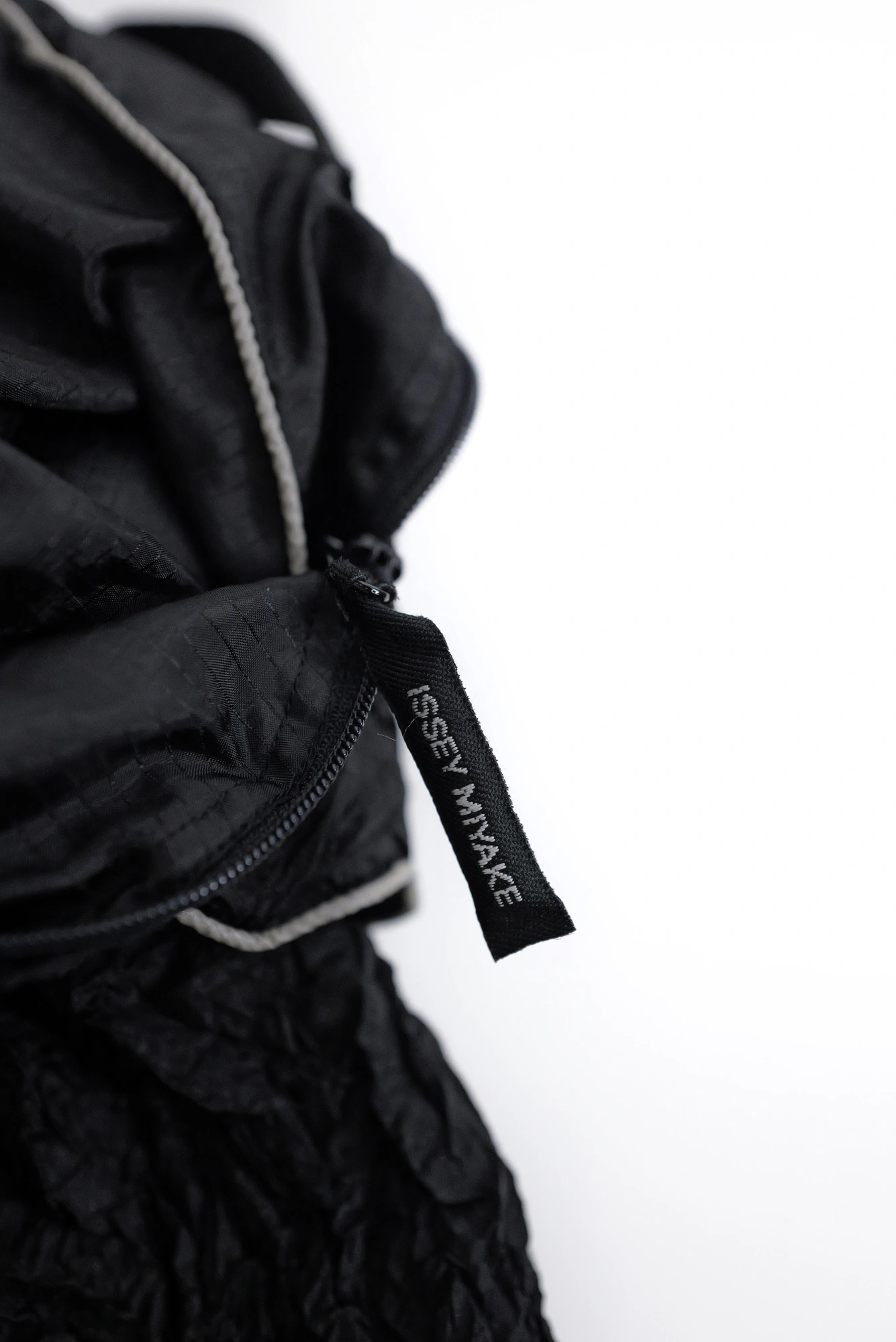 ISSEY MIYAKE Blouson Noir vintage, passéist — photo 21