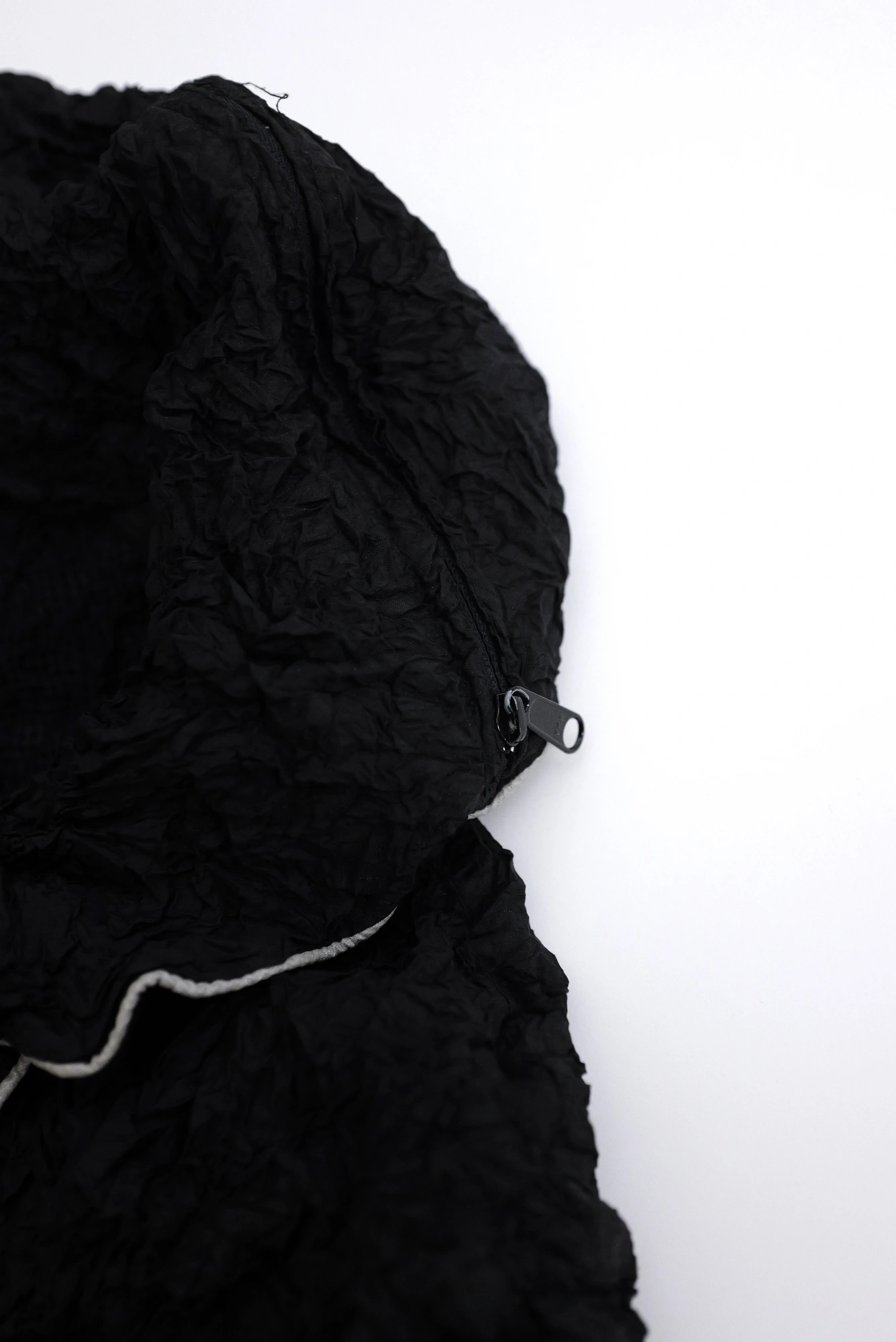 ISSEY MIYAKE Blouson Noir vintage, passéist — photo 10