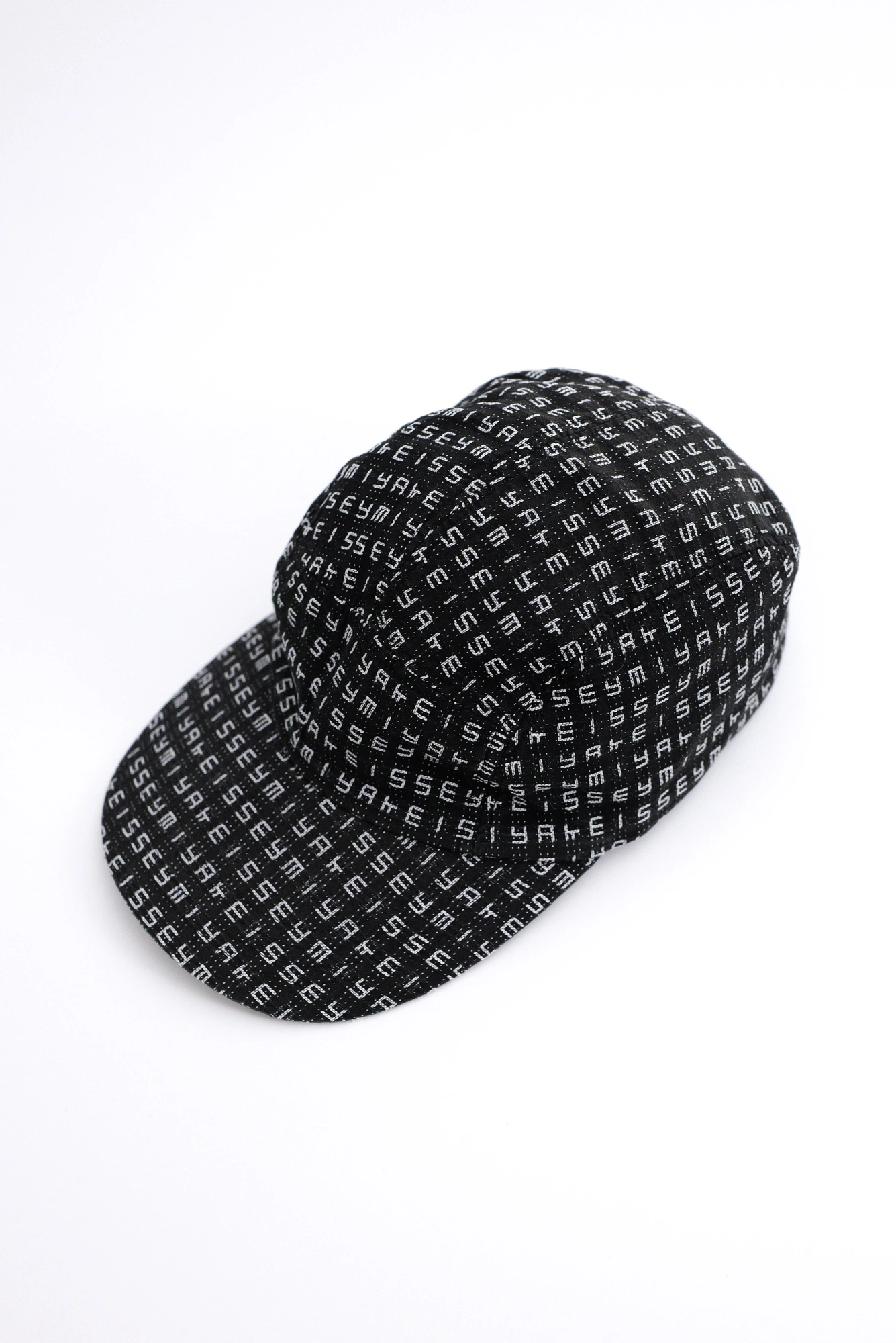ISSEY MIYAKE Casquette Noir vintage, passéist — photo 1