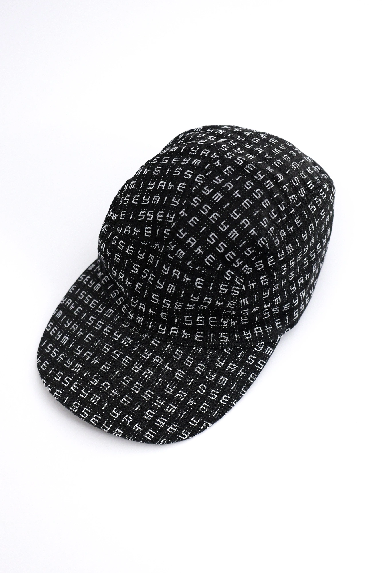 ISSEY MIYAKE Casquette Noir vintage, passéist — photo 3