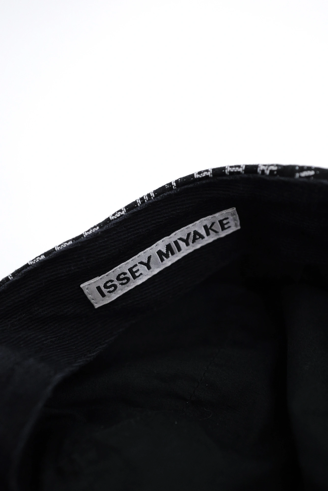 ISSEY MIYAKE Casquette Noir vintage, passéist — photo 9