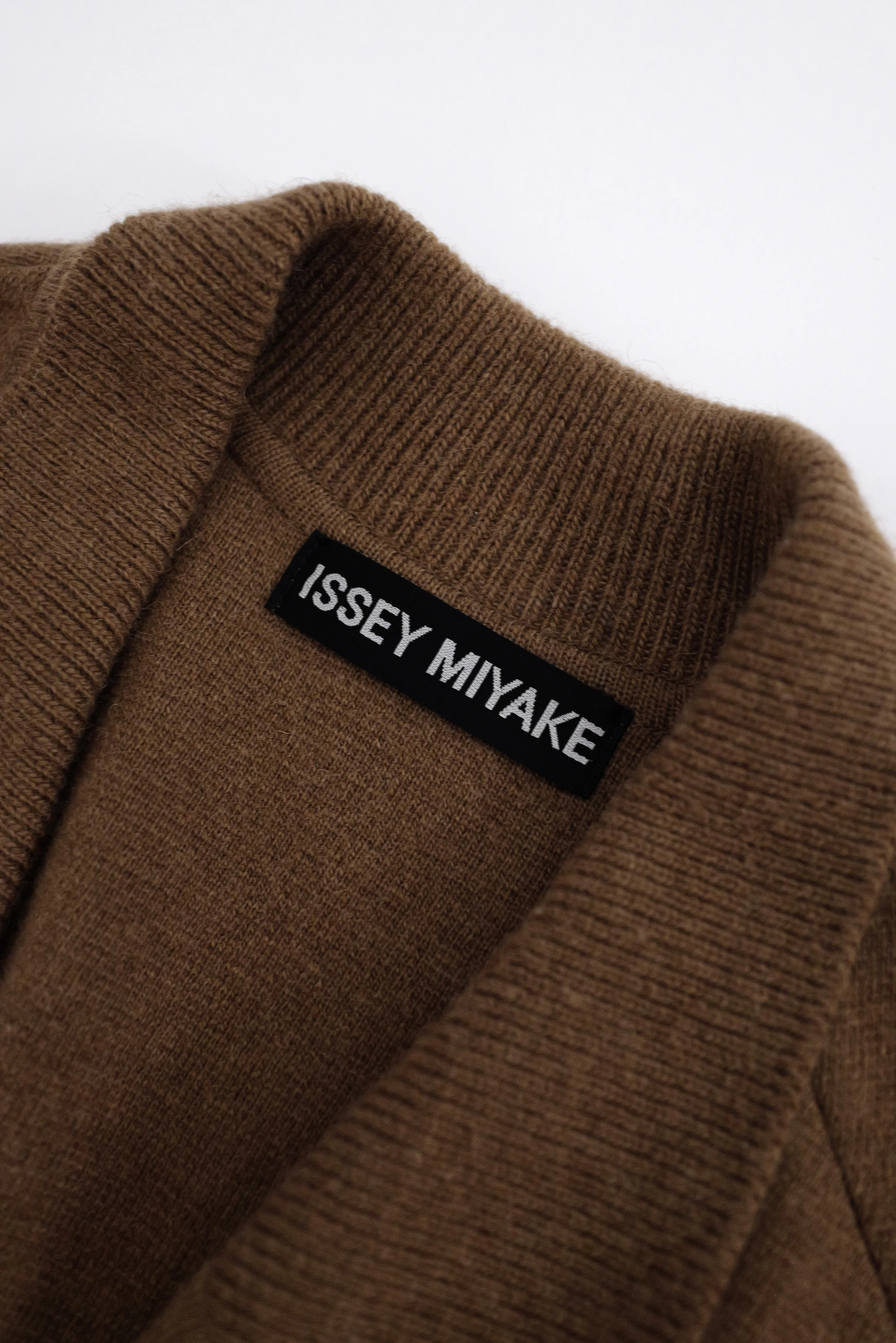 ISSEY MIYAKE Cardigan en laine Marron vintage, passéist — photo 3