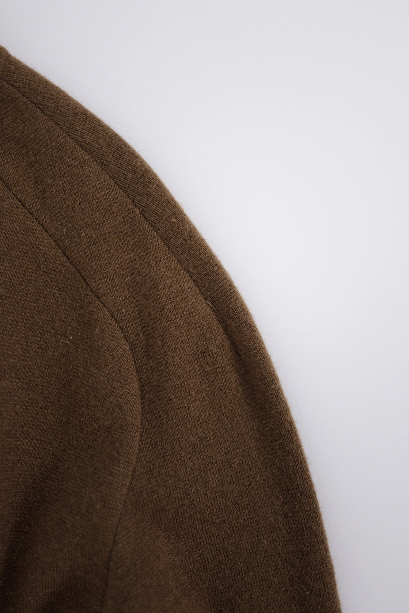 ISSEY MIYAKE Cardigan en laine Marron vintage, passéist — photo 5