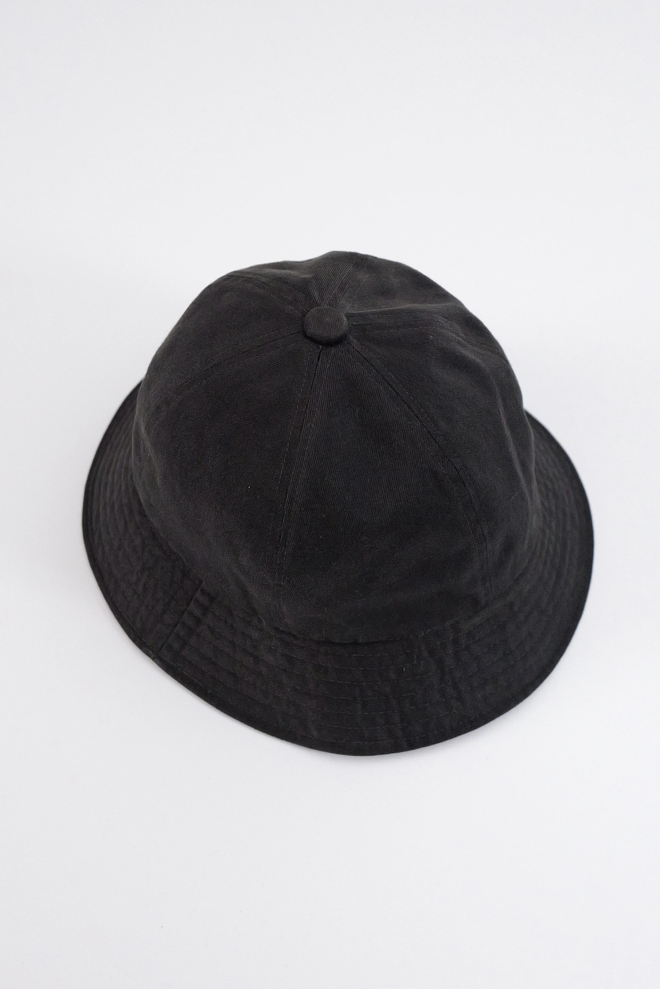 ISSEY MIYAKE Chapeau / bonnet Anthracite vintage, passéist — photo 1