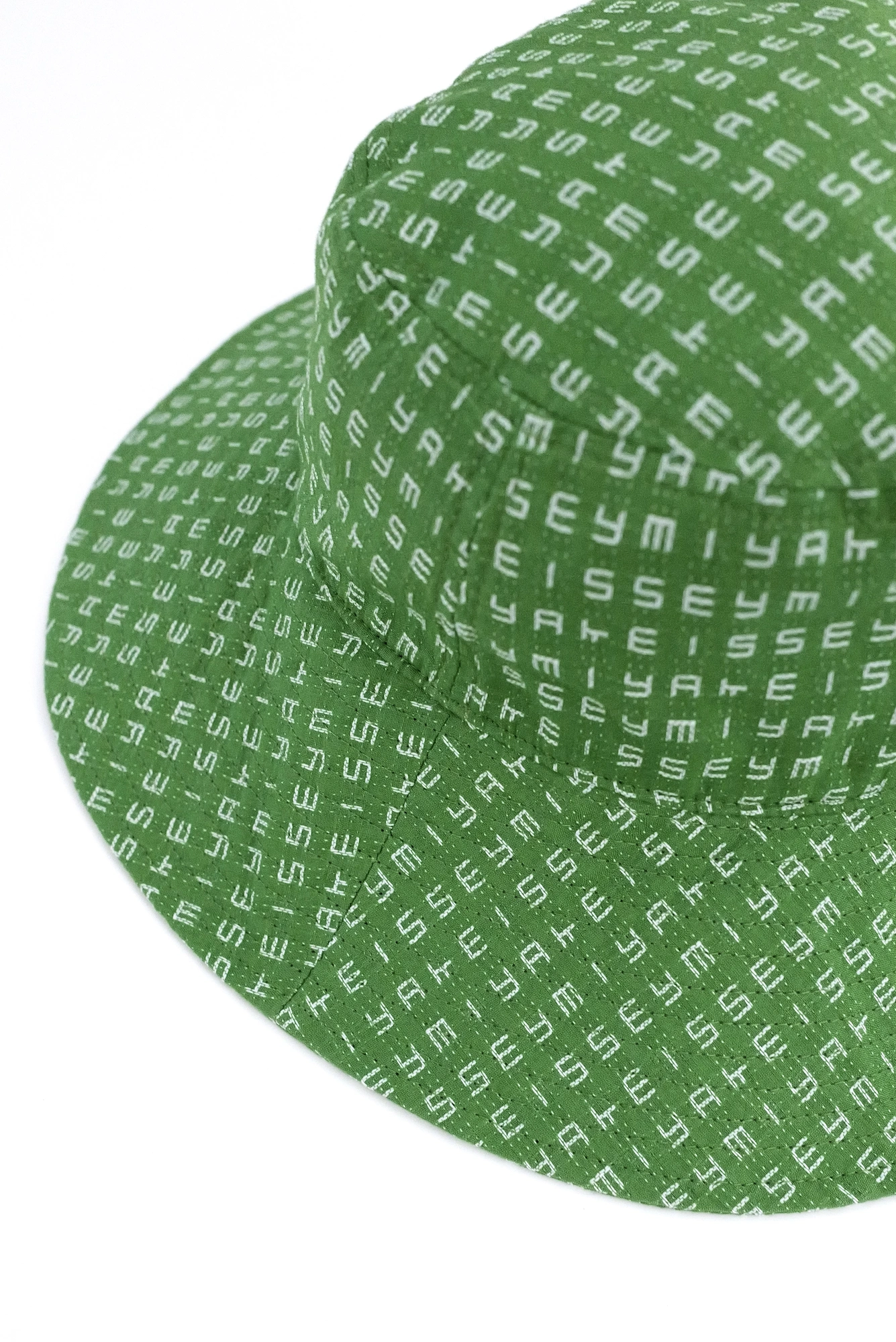 ISSEY MIYAKE Chapeau / bonnet Vert vintage, passéist — photo 3