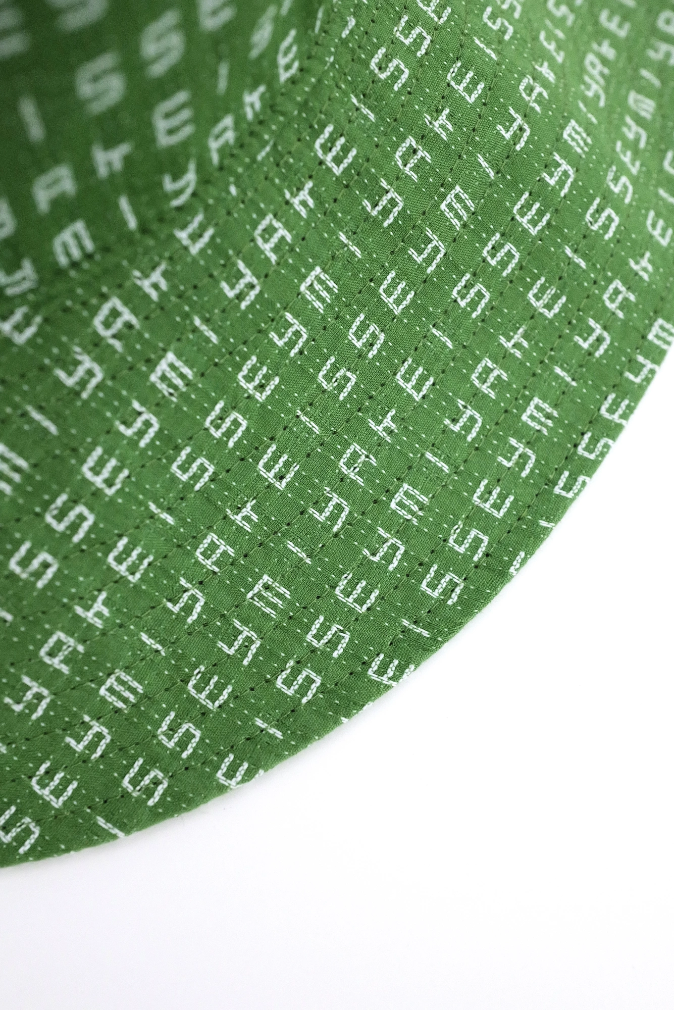 ISSEY MIYAKE Chapeau / bonnet Vert vintage, passéist — photo 4