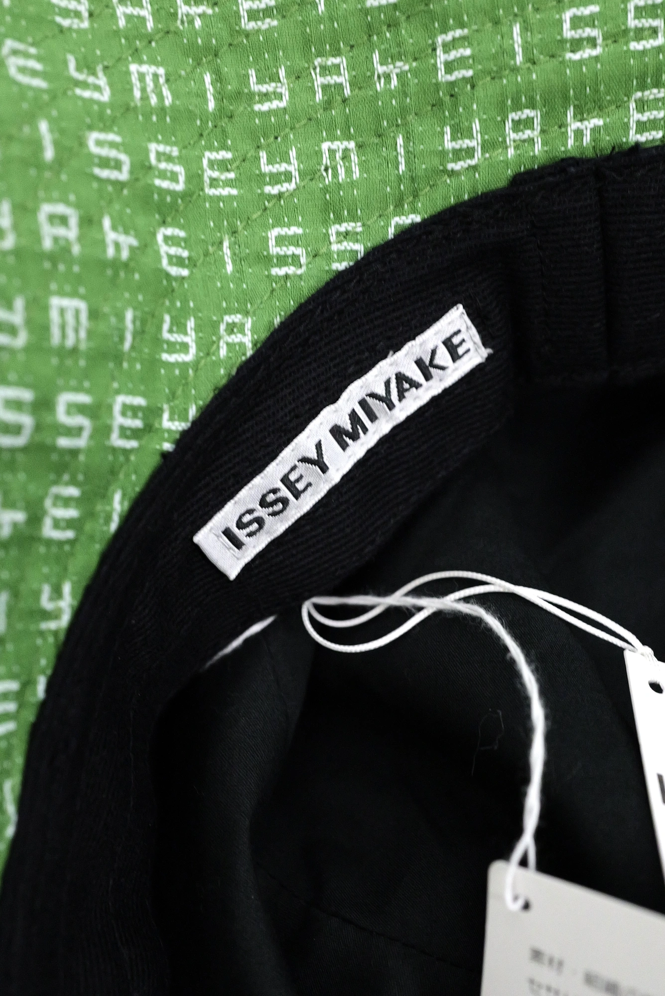 ISSEY MIYAKE Chapeau / bonnet Vert vintage, passéist — photo 9