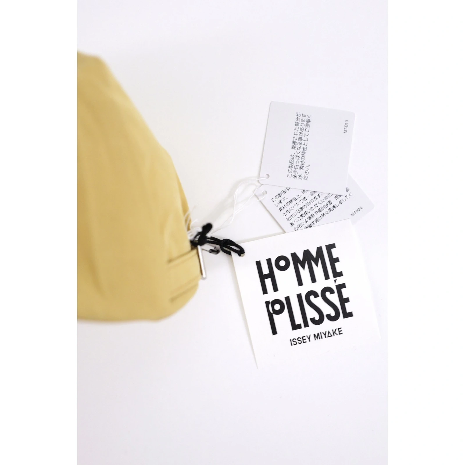 ISSEY MIYAKE Chapeau / bonnet Jaune vintage, passéist — photo 2