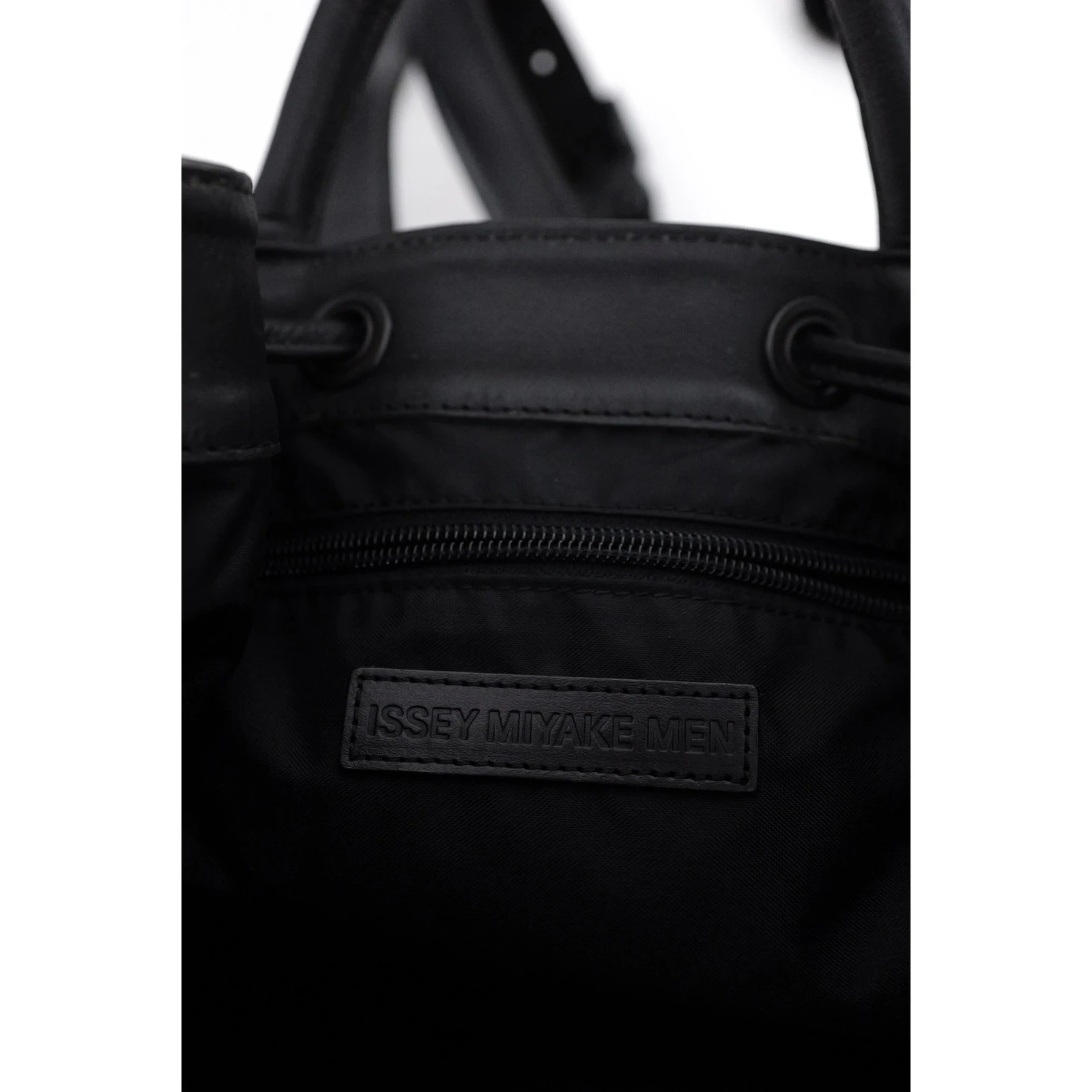 ISSEY MIYAKE Cartable en cuir Noir vintage, passéist — photo 15
