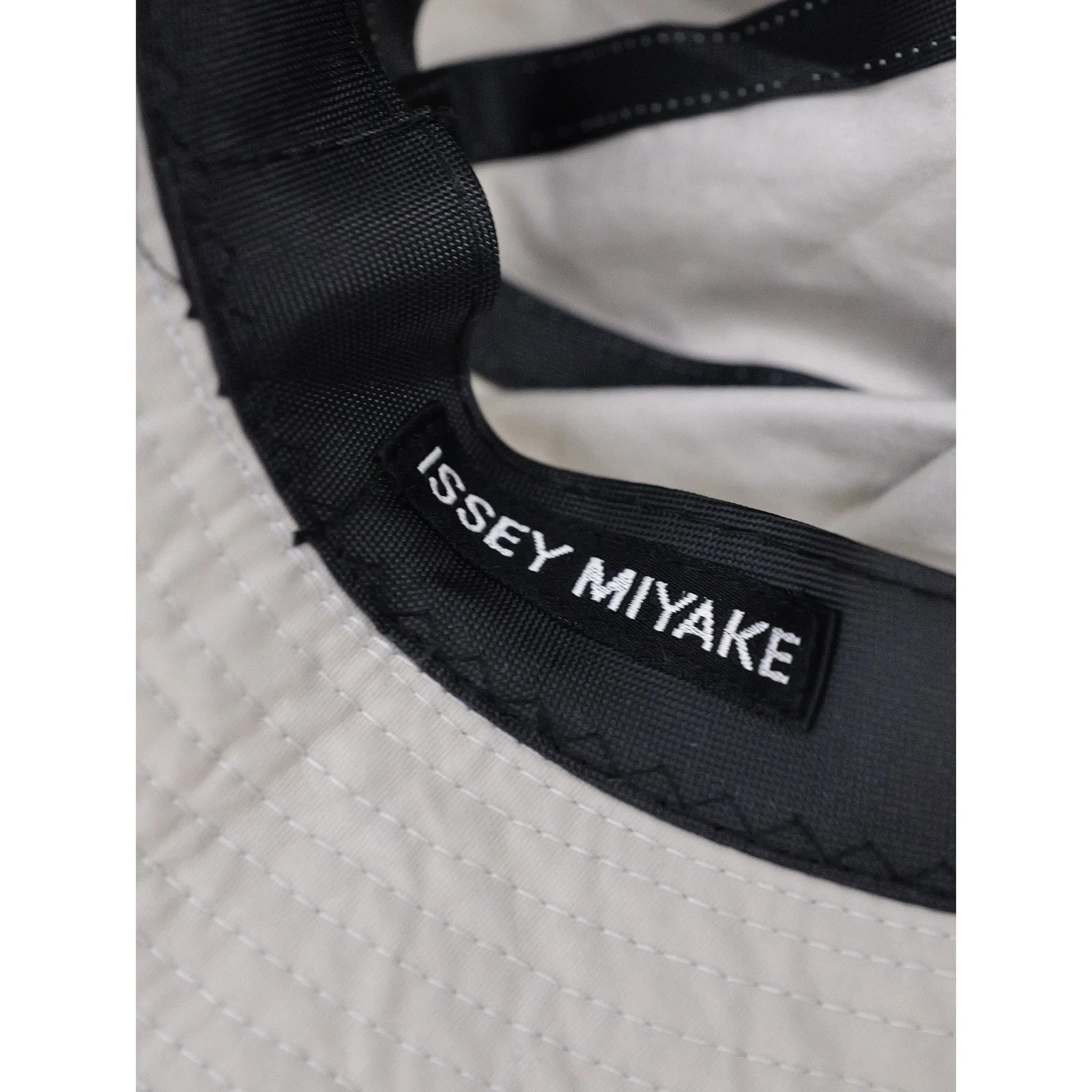 ISSEY MIYAKE Chapeau / bonnet Gris vintage, passéist — photo 9
