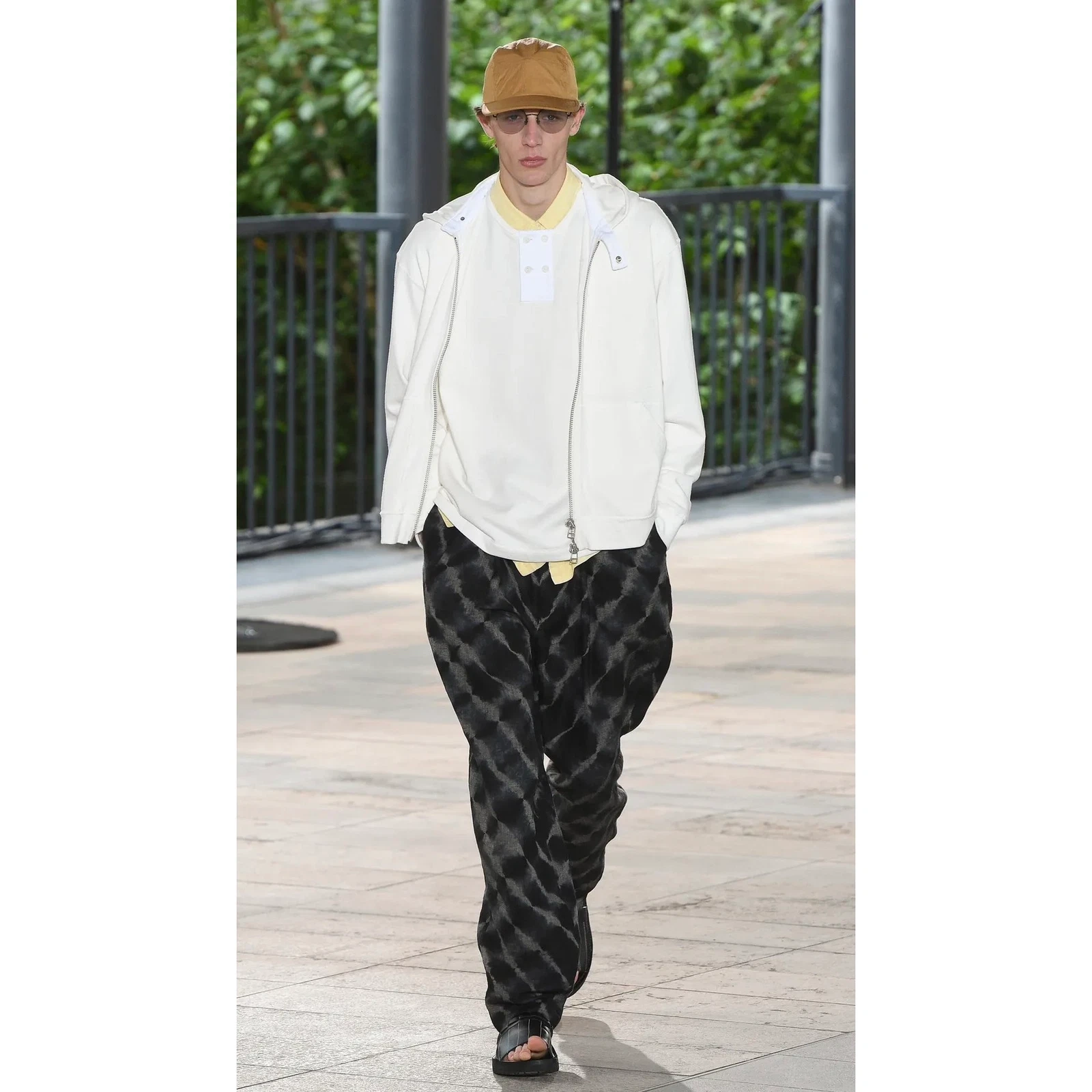 ISSEY MIYAKE Chapeau / bonnet Camel vintage, passéist — photo 14