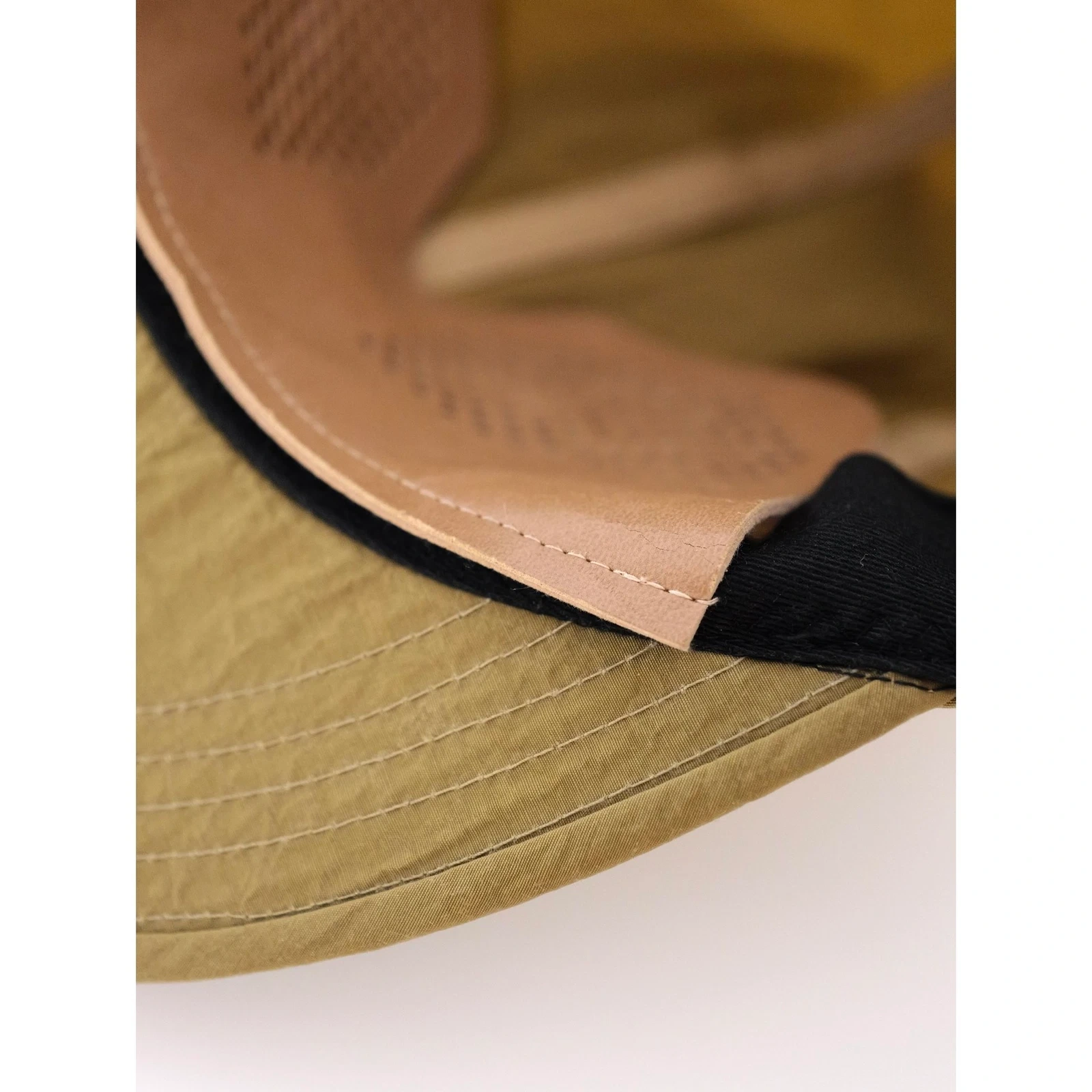ISSEY MIYAKE Chapeau / bonnet Camel vintage, passéist — photo 15