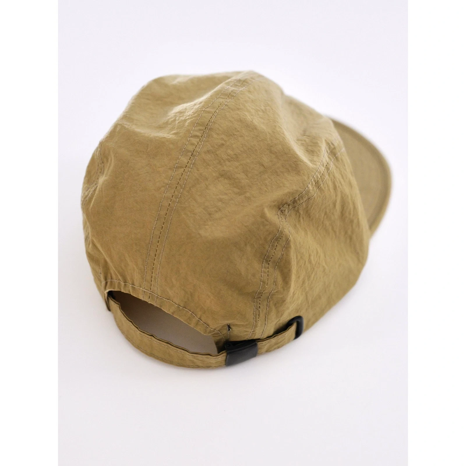 ISSEY MIYAKE Chapeau / bonnet Camel vintage, passéist — photo 9