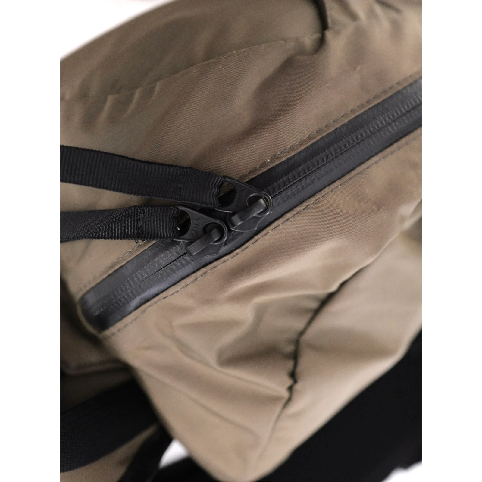 SÉRIE VINTAGE "LIEBE LECKEN" Sac banane en cuir Kaki vintage, passéist — photo 4